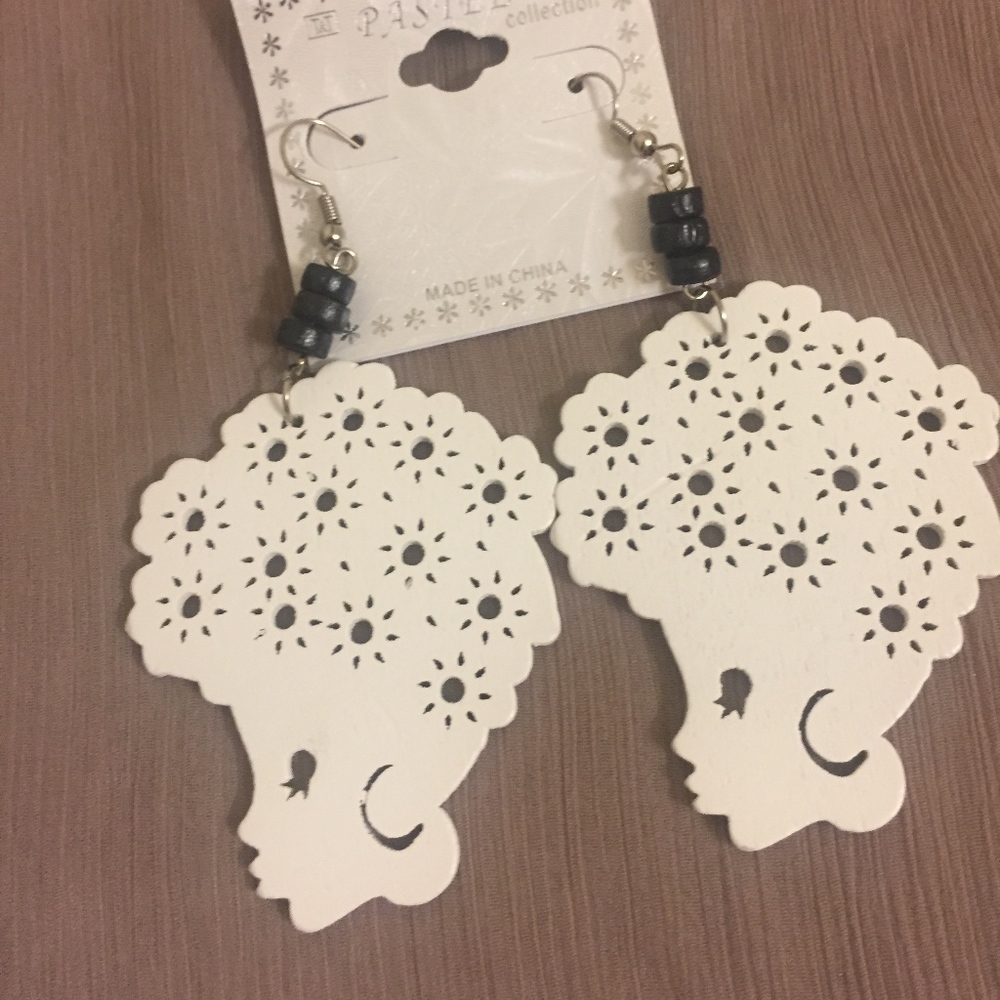 ✨Host pick ✨Face Earring - Picture 4 of 4